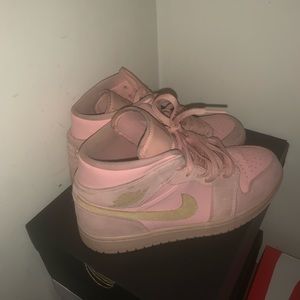 Jordan 1 mid coral gold